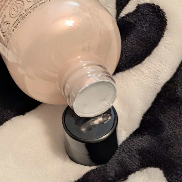 White Cherry Pistachio Dreams Hydrating Shower Gel Philosophy Bundle Of 2 8 oz - Picture 7 of 8